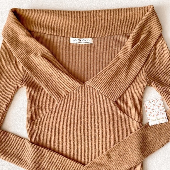 𝅺FREE People Hot Stuff Off Shoulder Top - Picture 9 of 12